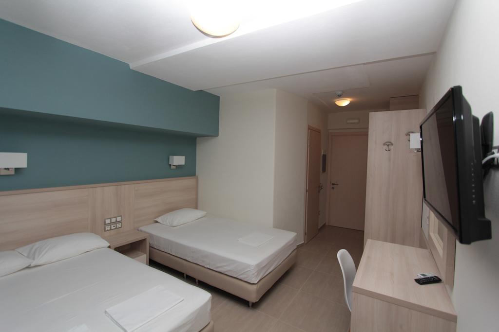 Alarzo Rooms Paralia Katerinis Bagian luar foto